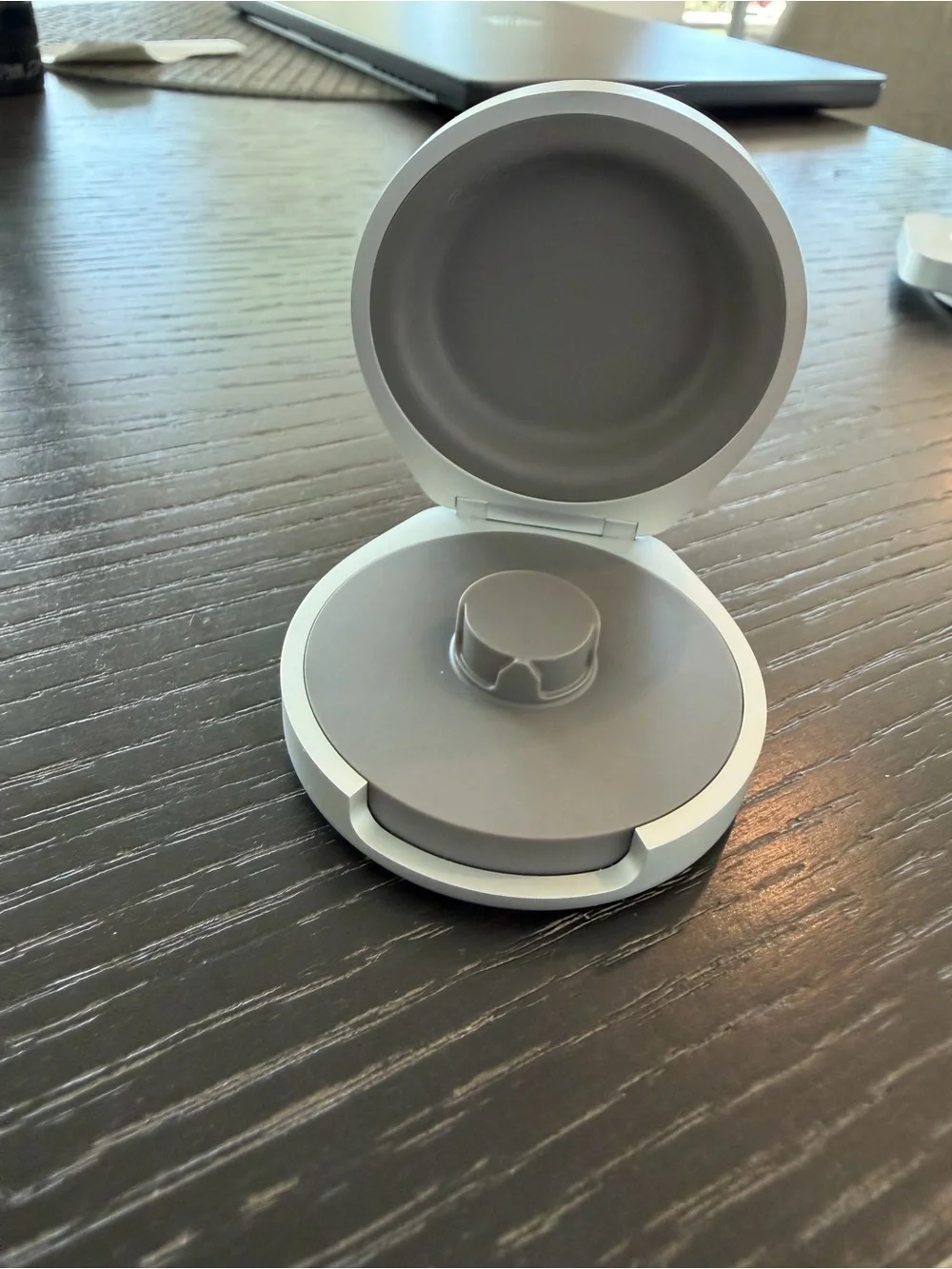 Oura ring 5, size 6, charging case
